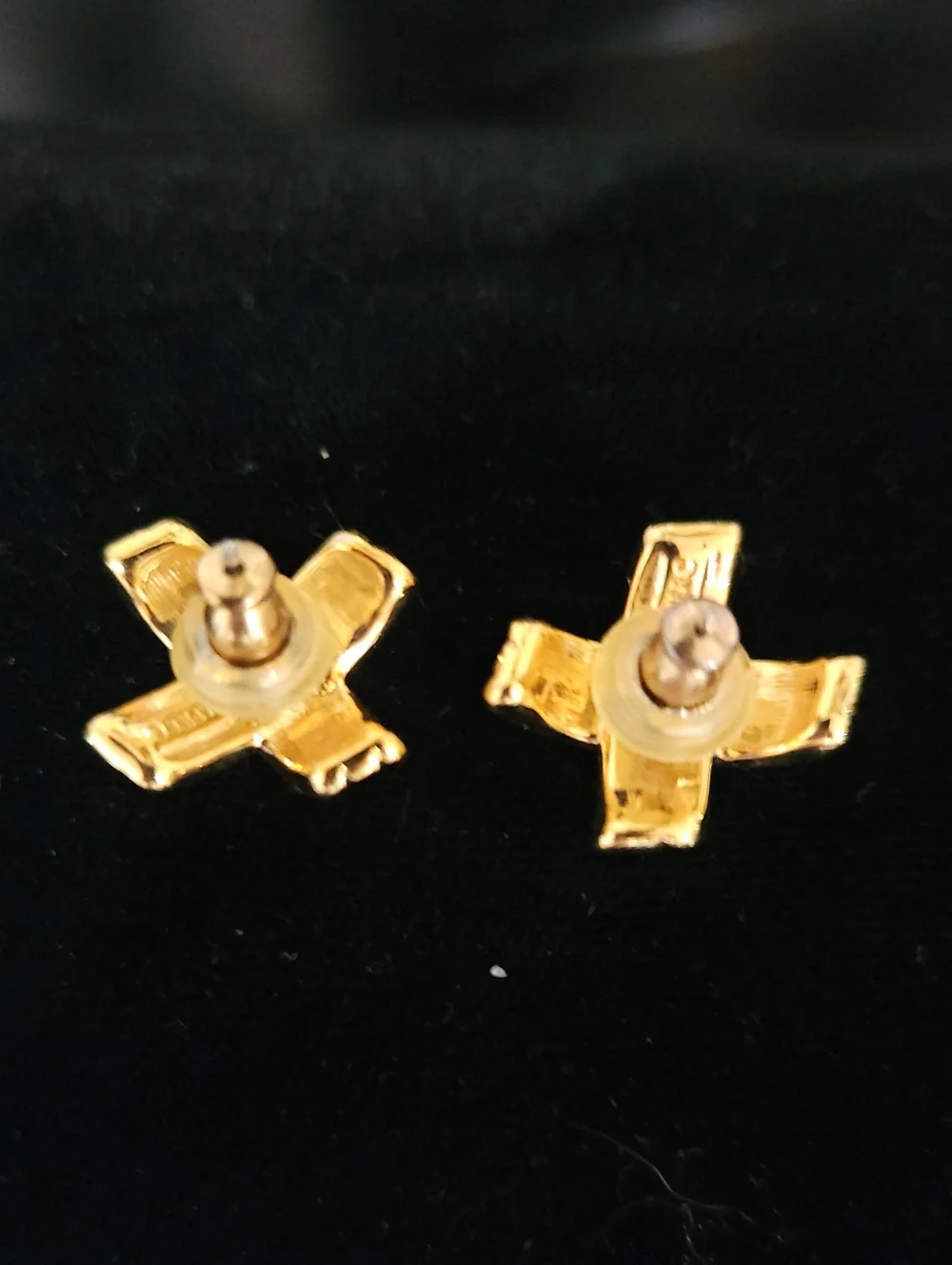 Gold Tone Cross Knot Pierced Earrings, EC